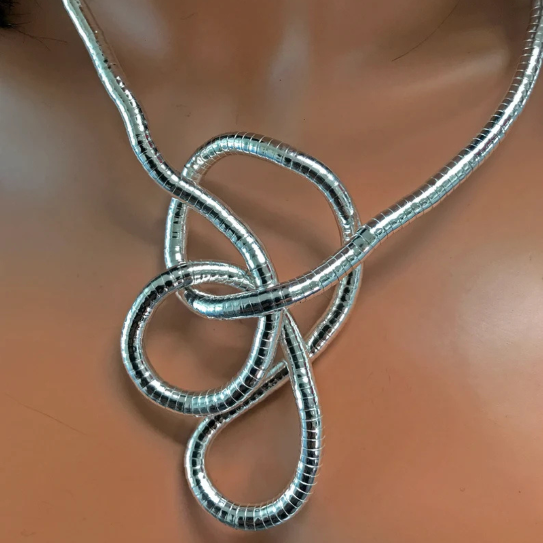 Daphne™ Statement-Kette mit kunstvollem Knoten-Design