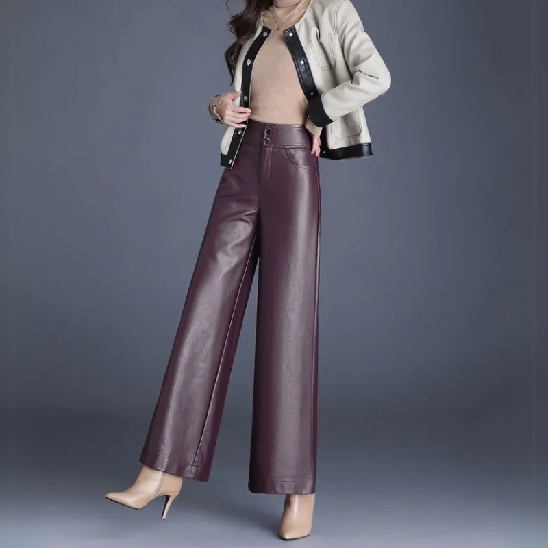 Aria - Enganliegende Lederhose