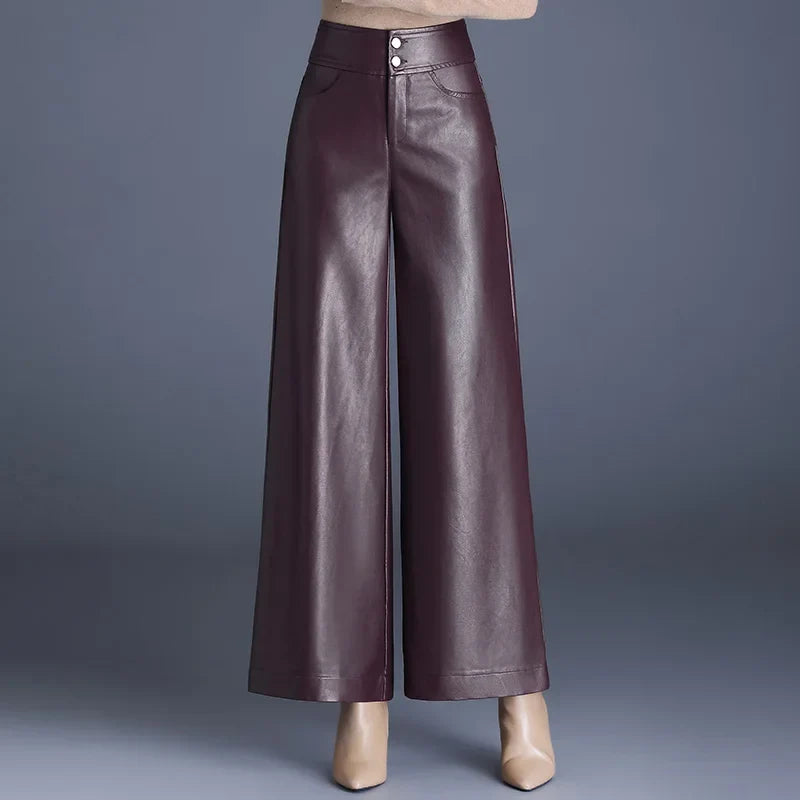 Aria - Enganliegende Lederhose