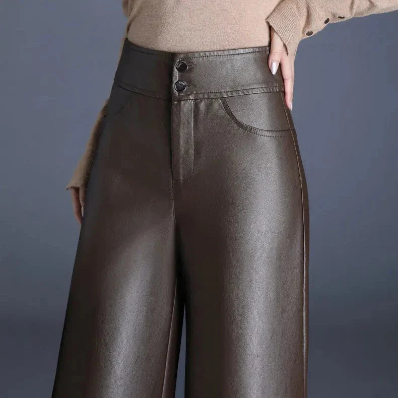 Aria - Enganliegende Lederhose