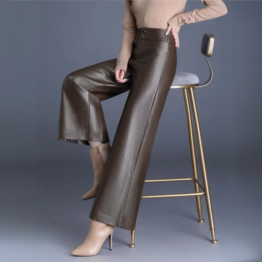 Aria - Enganliegende Lederhose